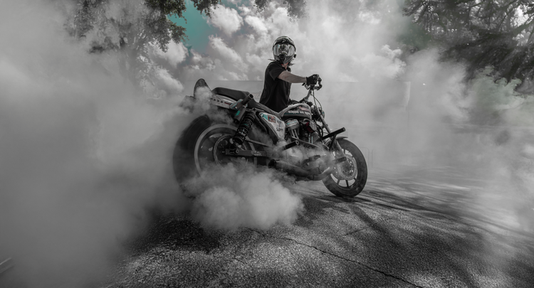 Discover the Daytona C6 Carbon Fiber Modular Helmet: Lightweight, Quiet & Rider-Approved