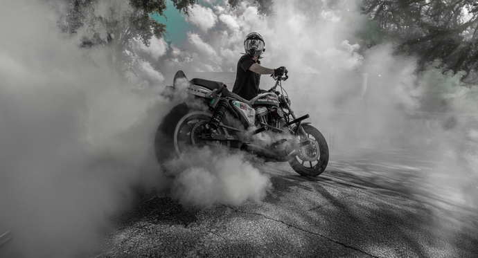 Discover the Daytona C6 Carbon Fiber Modular Helmet: Lightweight, Quiet & Rider-Approved