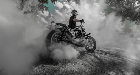Discover the Daytona C6 Carbon Fiber Modular Helmet: Lightweight, Quiet & Rider-Approved